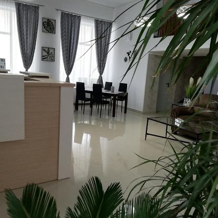 Hotel Holiday Victoria วิกตอเรีย ภายนอก รูปภาพ