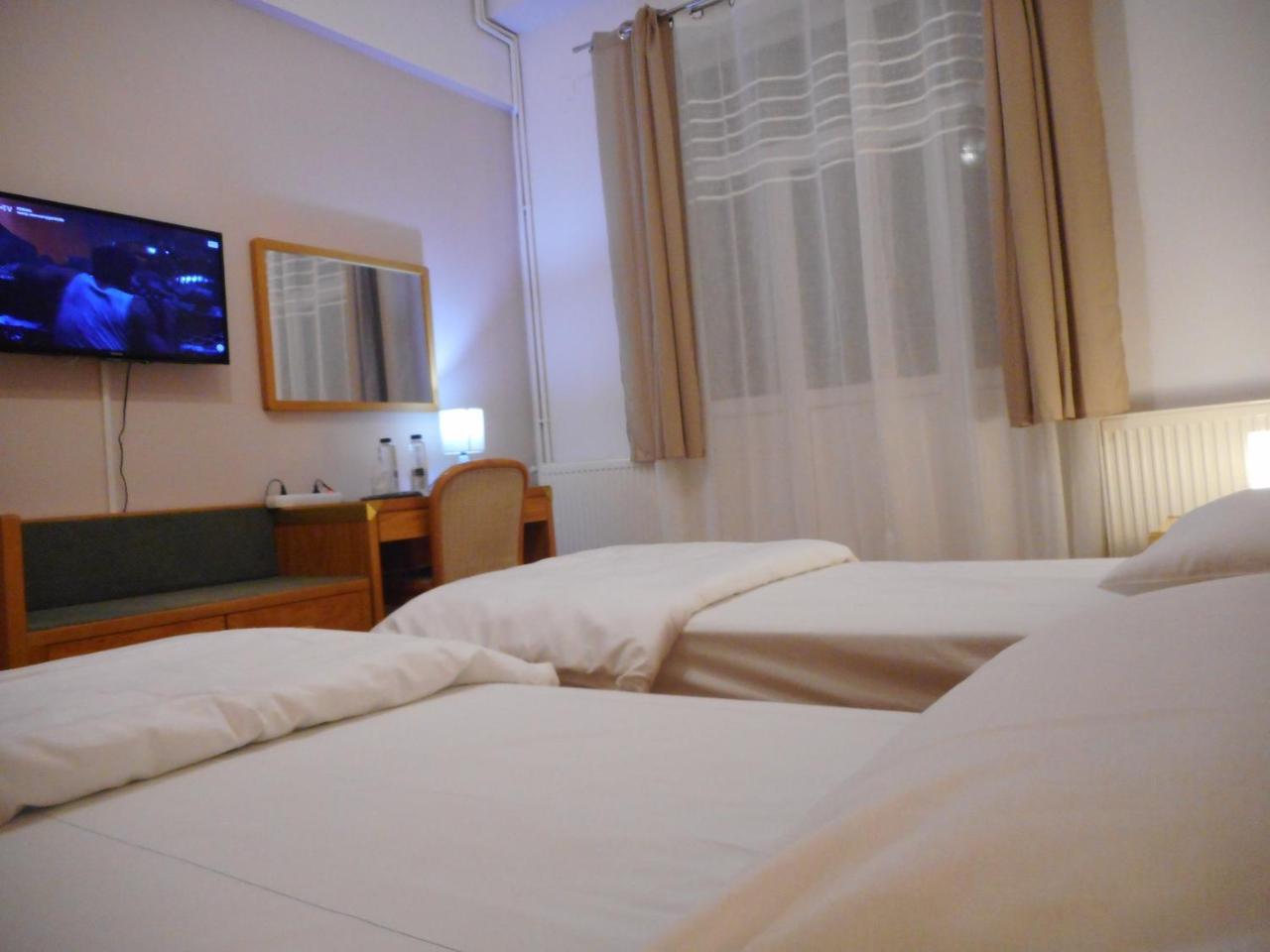Hotel Holiday Victoria วิกตอเรีย ภายนอก รูปภาพ
