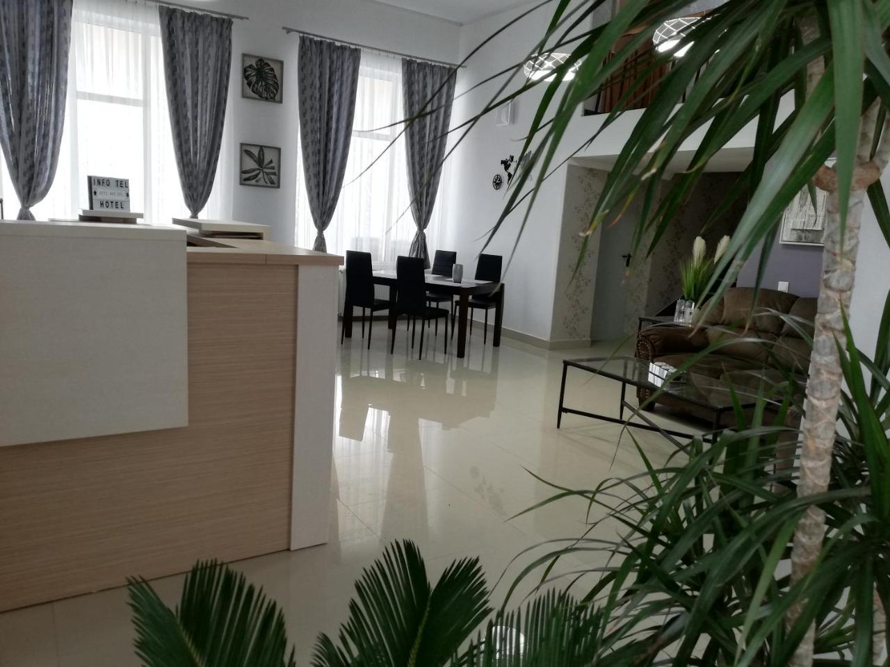 Hotel Holiday Victoria วิกตอเรีย ภายนอก รูปภาพ